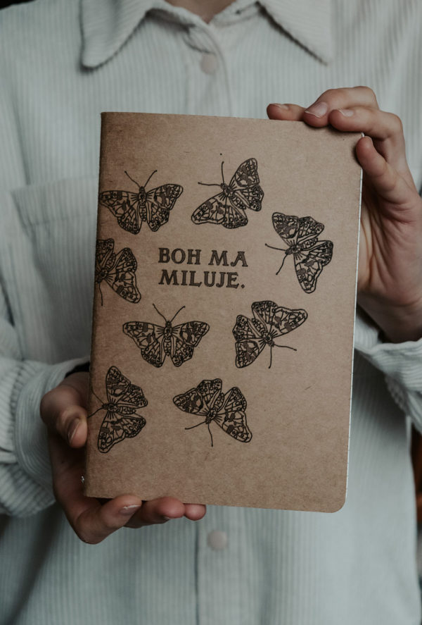 Kresťanský recyklovaný zošit „BOH MA MILUJE“ - Image 2