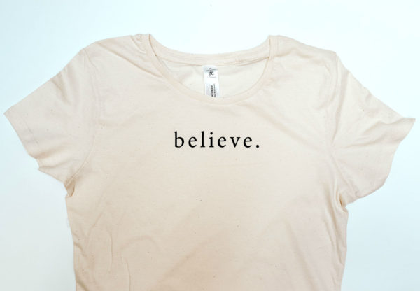 Béžové tričko "BELIEVE" - Image 2
