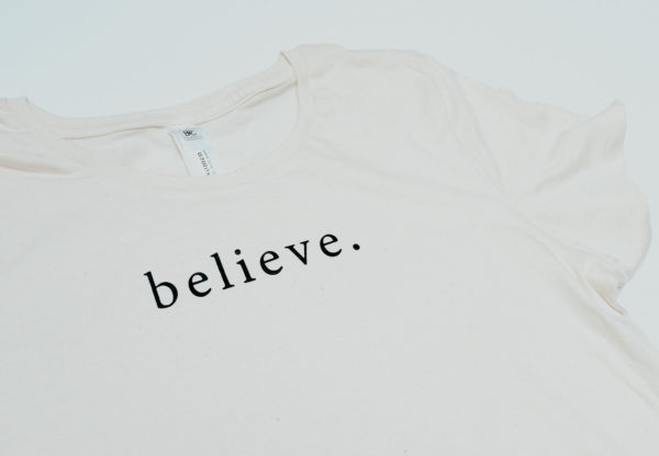 Béžové tričko "BELIEVE"