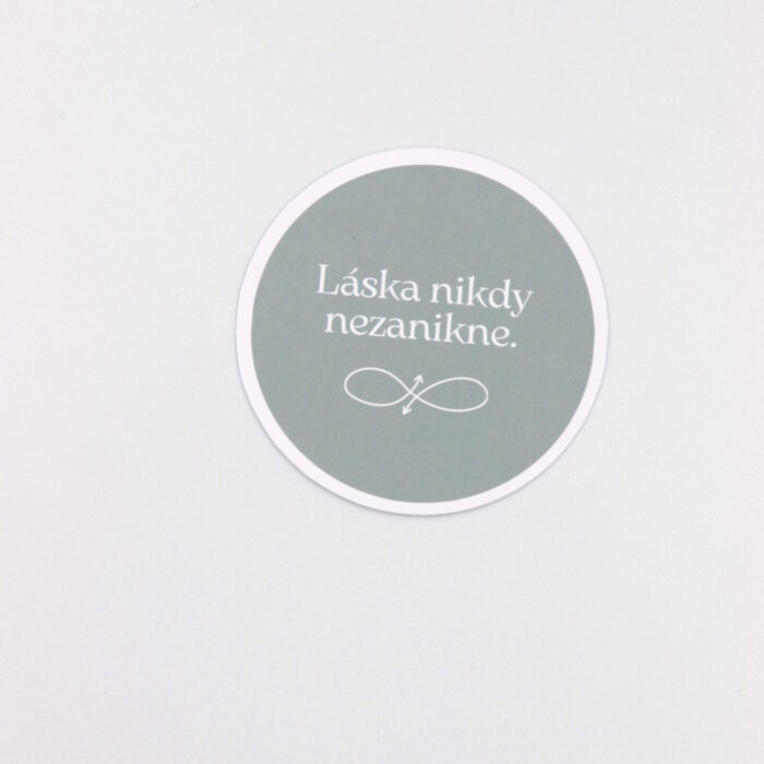 Papierová nálepka "LÁSKA NIKDY NEZANIKNE"