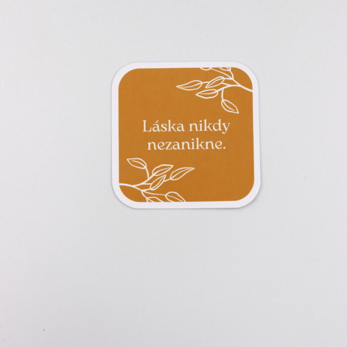 Papierová nálepka „LÁSKA NIKDY NEZANIKNE“ kvety
