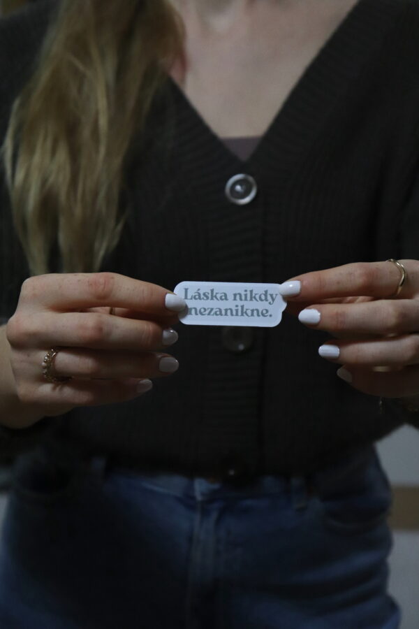 Papierová nálepka "LÁSKA NEZANIKNE" - Image 3